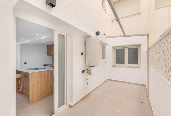 Resale - Apartment / flat - Torrevieja - La Mata pueblo