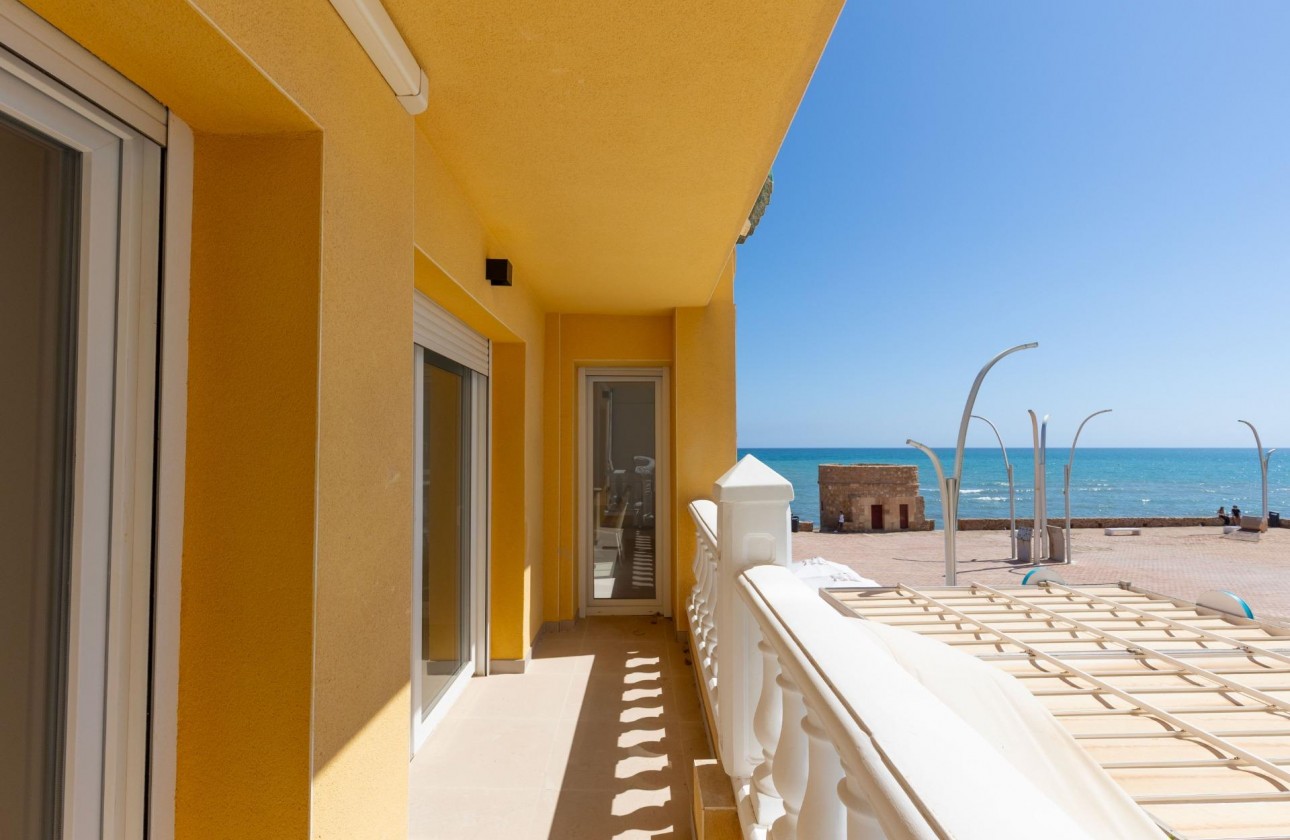 Resale - Apartment / flat - Torrevieja - La Mata pueblo
