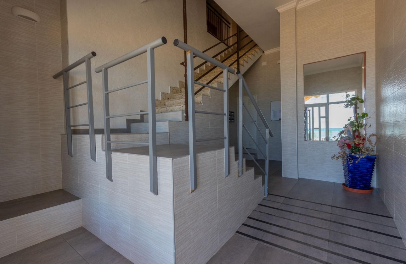 Resale - Apartment / flat - Torrevieja - La Mata pueblo