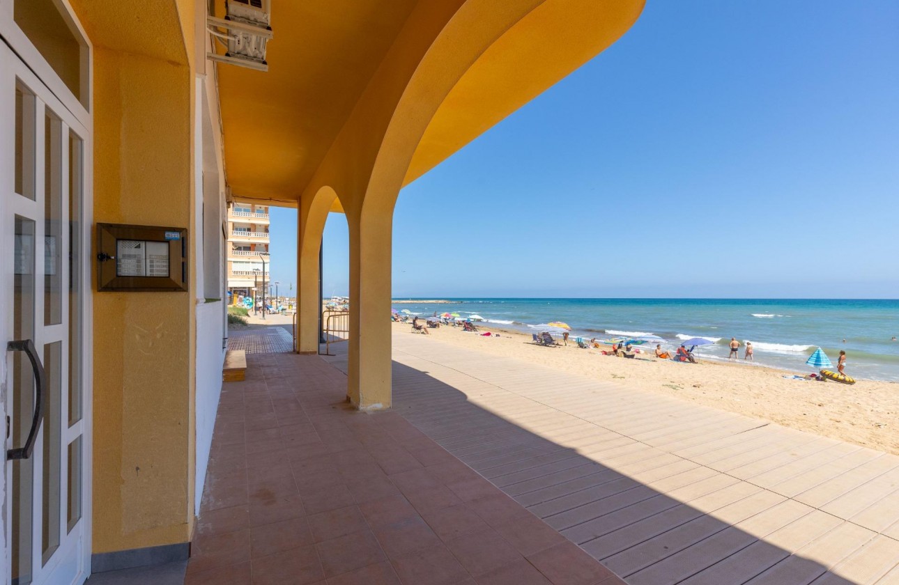 Resale - Apartment / flat - Torrevieja - La Mata pueblo
