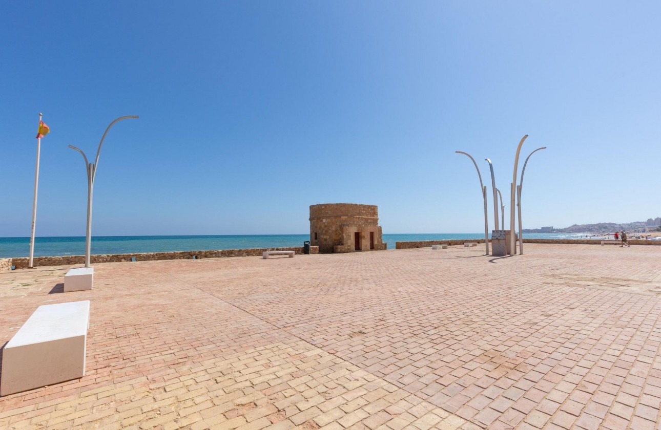 Resale - Apartment / flat - Torrevieja - La Mata pueblo