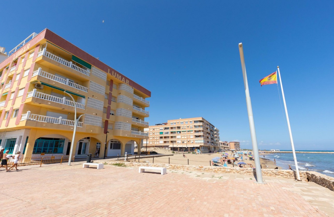 Resale - Apartment / flat - Torrevieja - La Mata pueblo