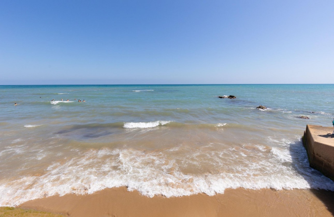 Resale - Apartment / flat - Torrevieja - La Mata pueblo