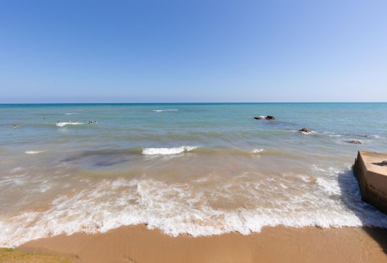 Resale - Apartment / flat - Torrevieja - La Mata pueblo