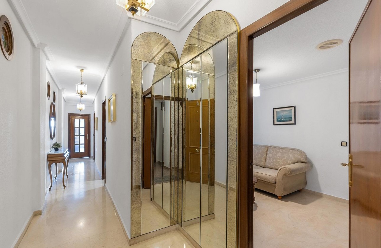 Revente - Appartement - Torrevieja - Paseo maritimo