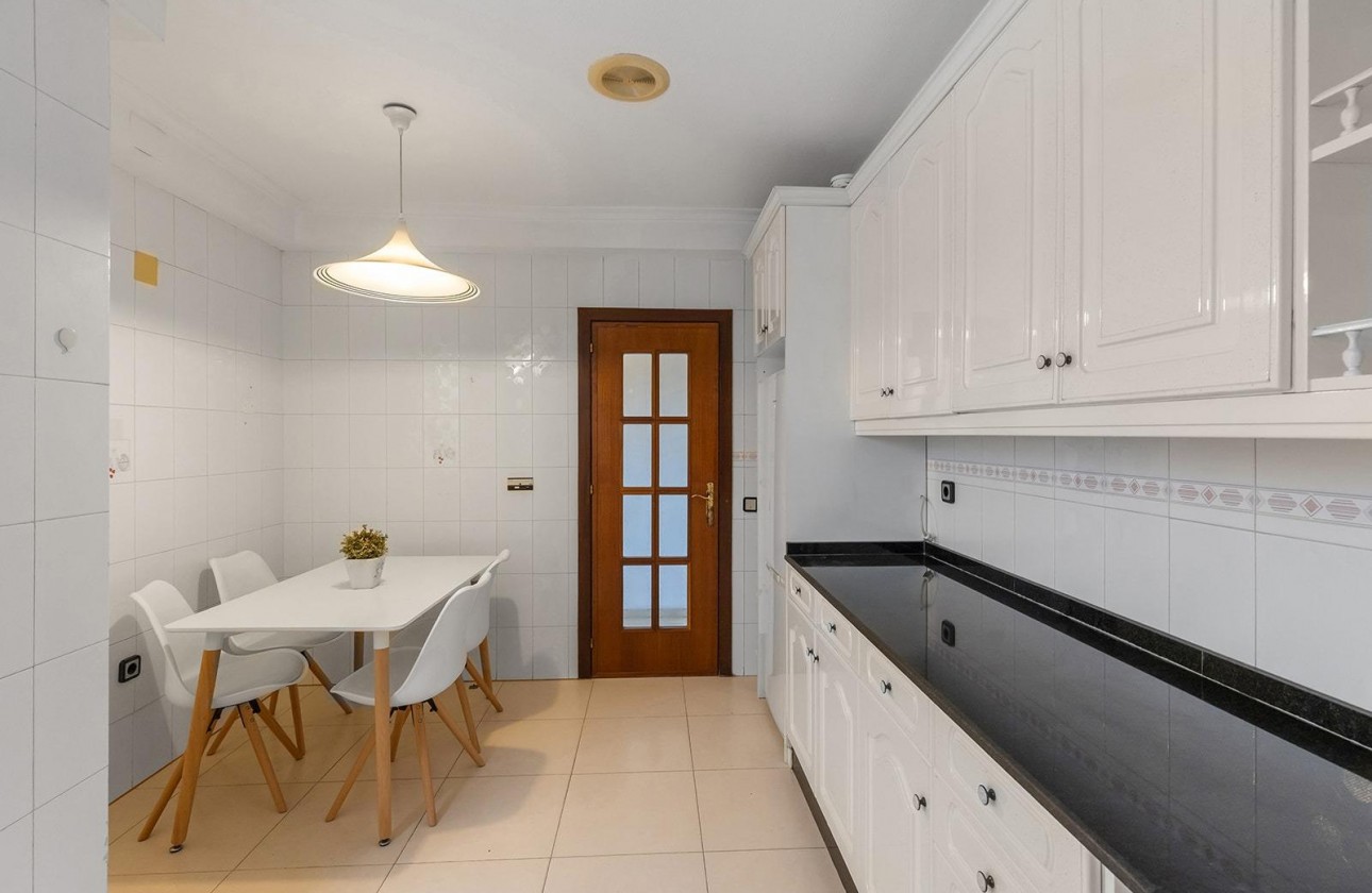 Revente - Appartement - Torrevieja - Paseo maritimo