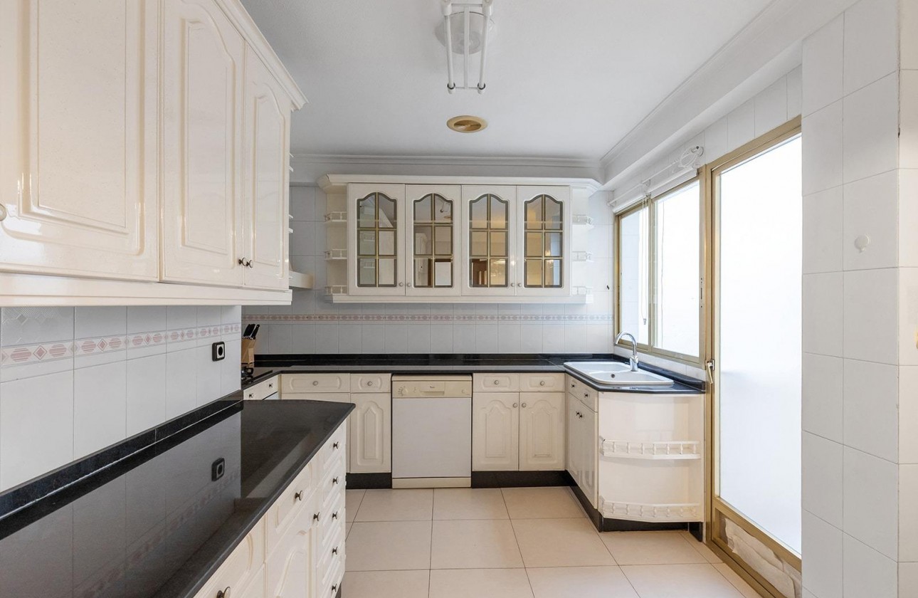 Revente - Appartement - Torrevieja - Paseo maritimo