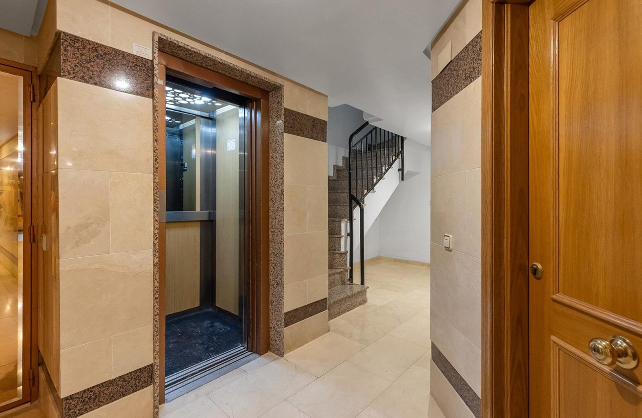 Revente - Appartement - Torrevieja - Paseo maritimo