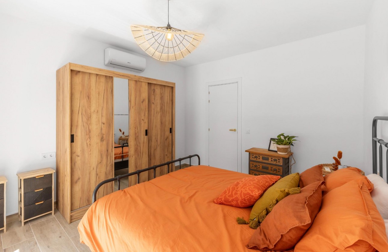 Revente - Villa - Torrevieja - Centro - Muelle Pesquero