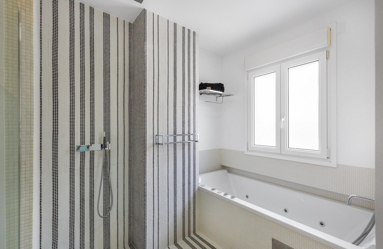 Revente - Appartement - Torrevieja - Paseo maritimo