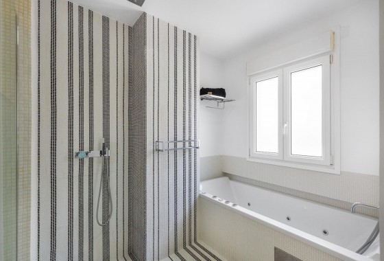 Revente - Appartement - Torrevieja - Paseo maritimo