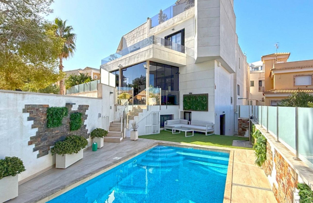 Resale - Villa - Orihuela Costa - Villamartín