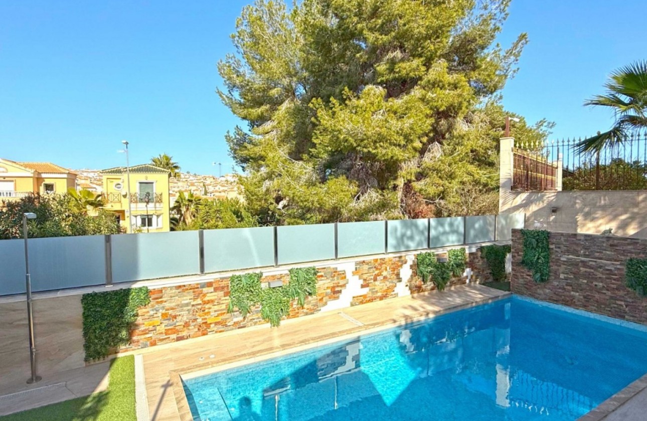 Resale - Villa - Orihuela Costa - Villamartín