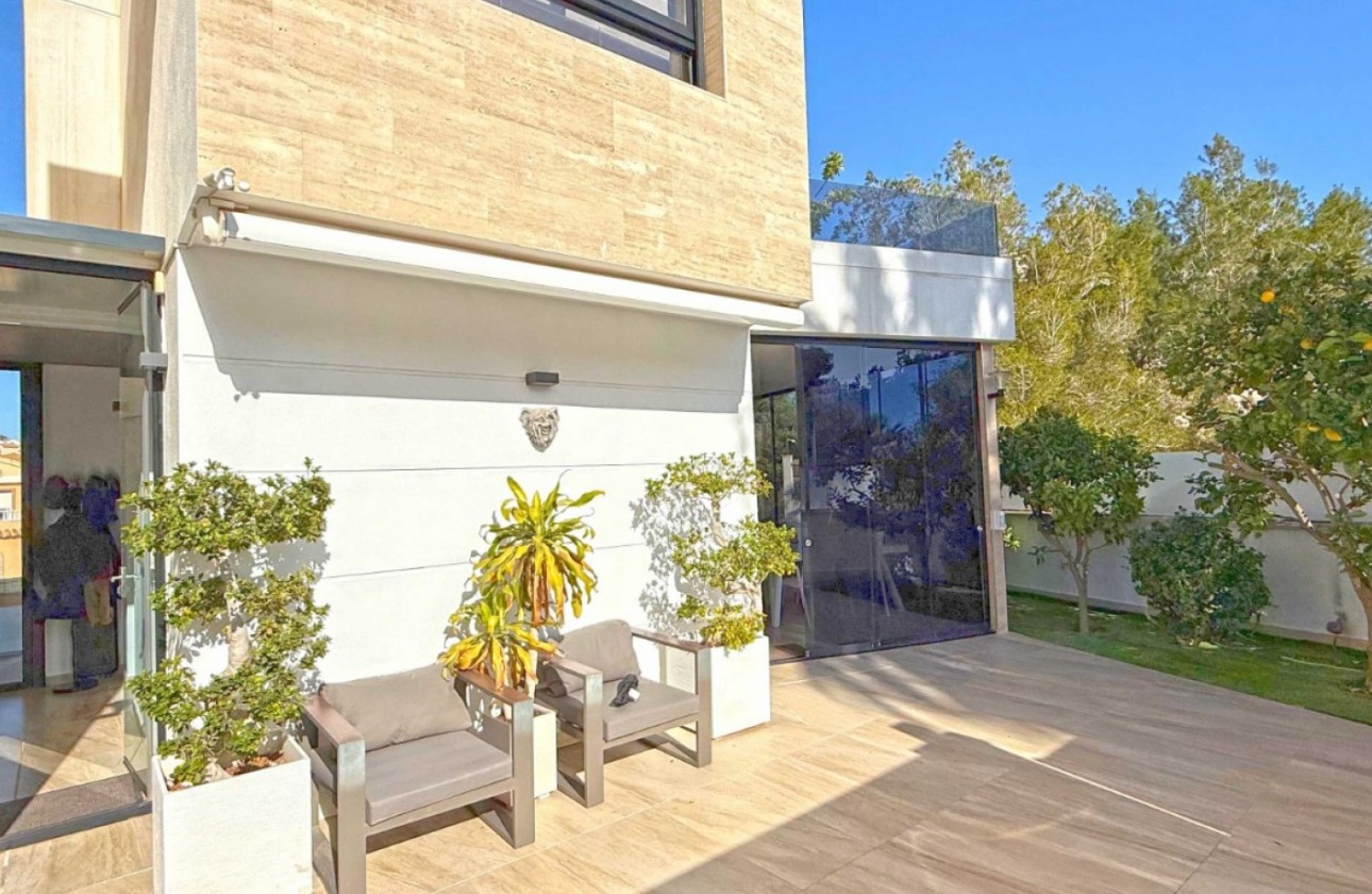 Resale - Villa - Orihuela Costa - Villamartín