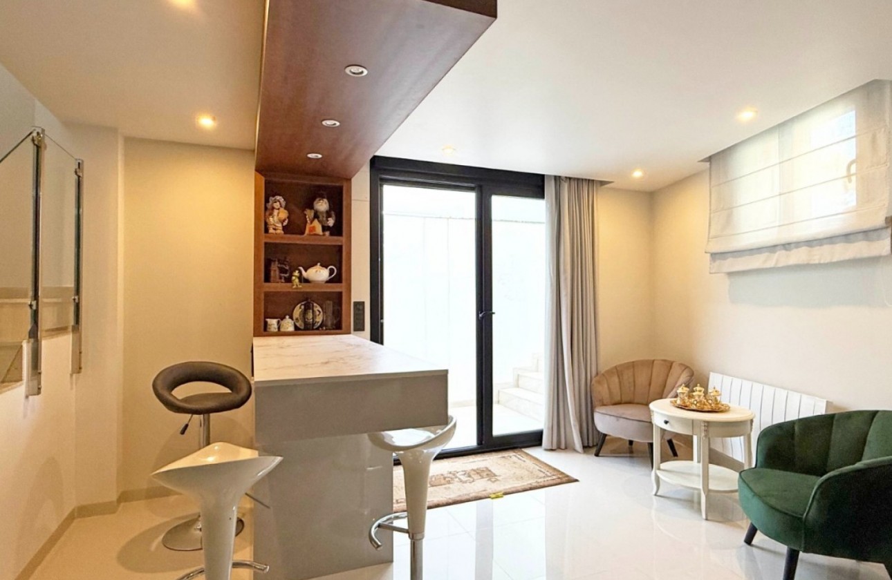 Resale - Villa - Orihuela Costa - Villamartín