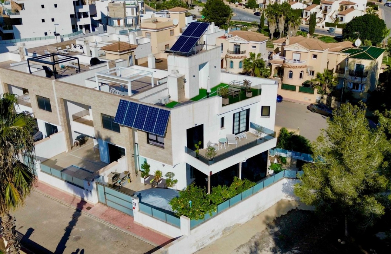 Resale - Villa - Orihuela Costa - Villamartín