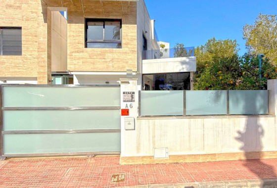 Resale - Villa - Orihuela Costa - Villamartín