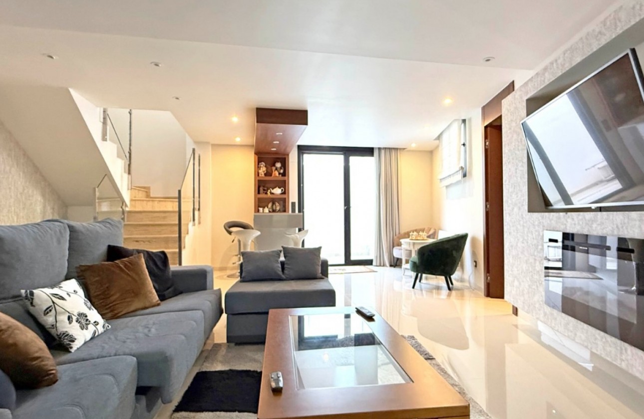 Resale - Villa - Orihuela Costa - Villamartín