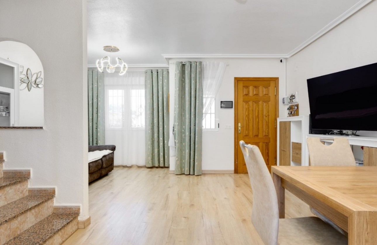 Resale - Villa - Torrevieja