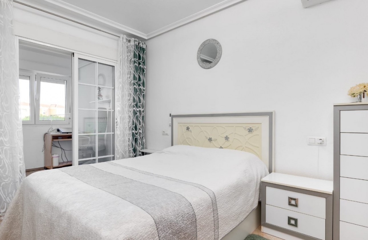 Resale - Villa - Torrevieja