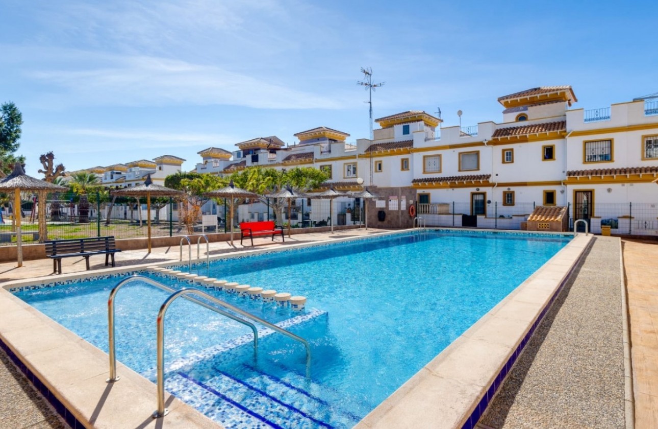 Resale - Villa - Torrevieja