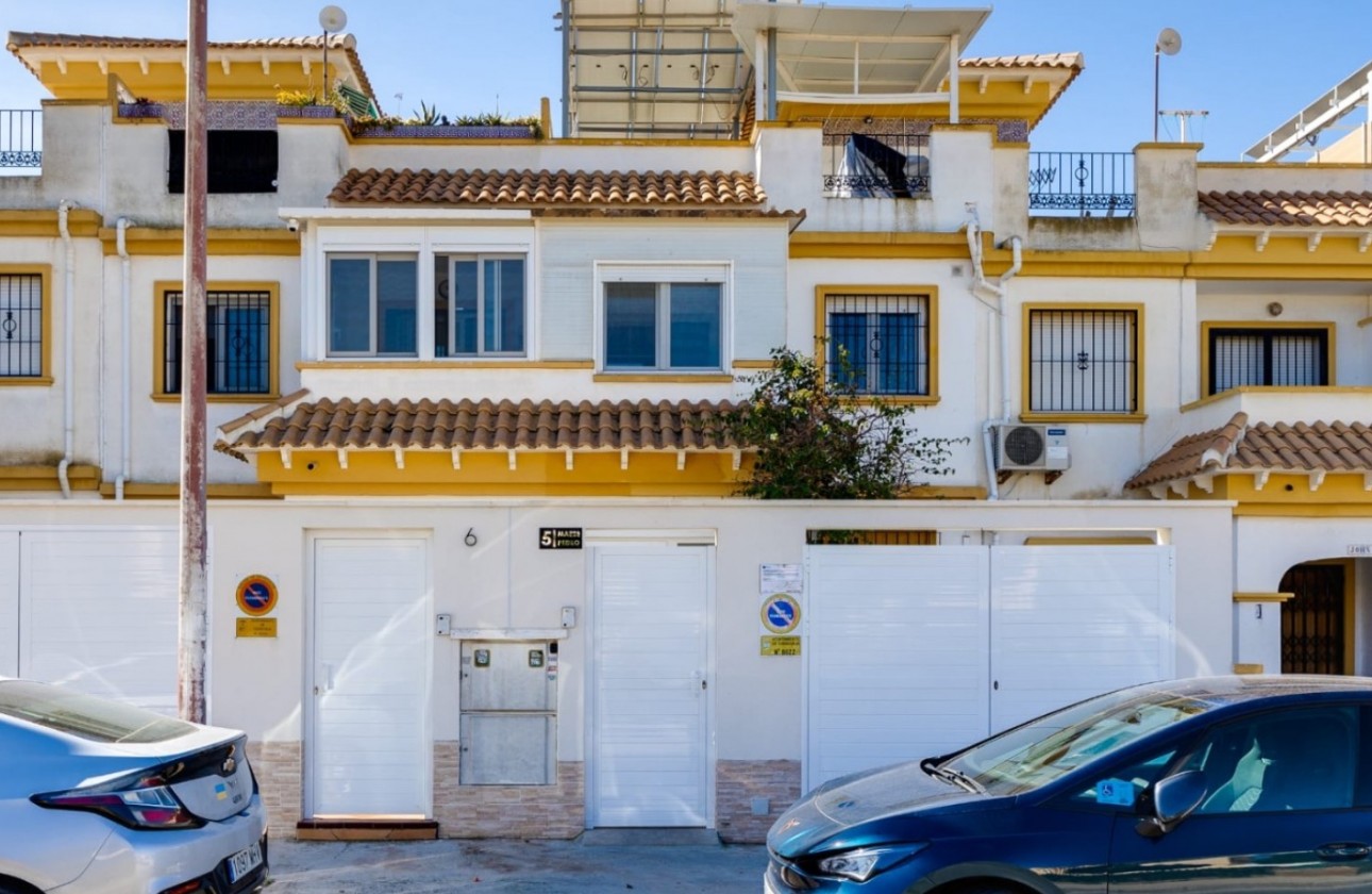 Resale - Villa - Torrevieja