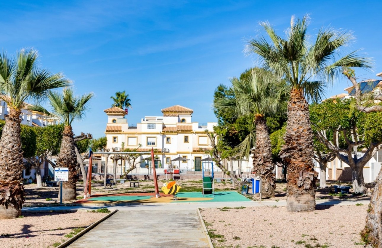 Resale - Villa - Torrevieja
