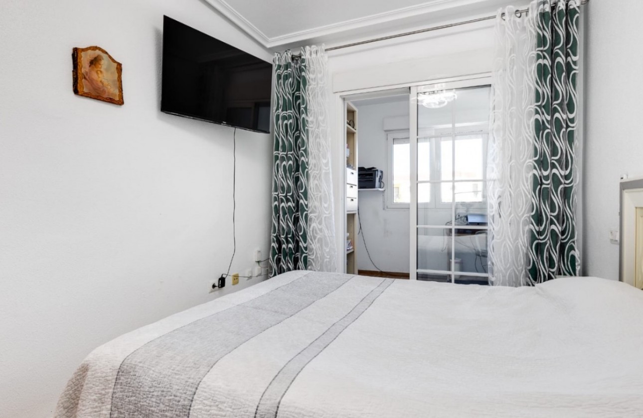 Resale - Villa - Torrevieja