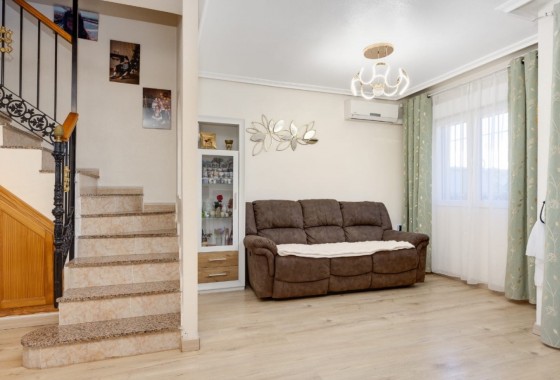 Resale - Villa - Torrevieja