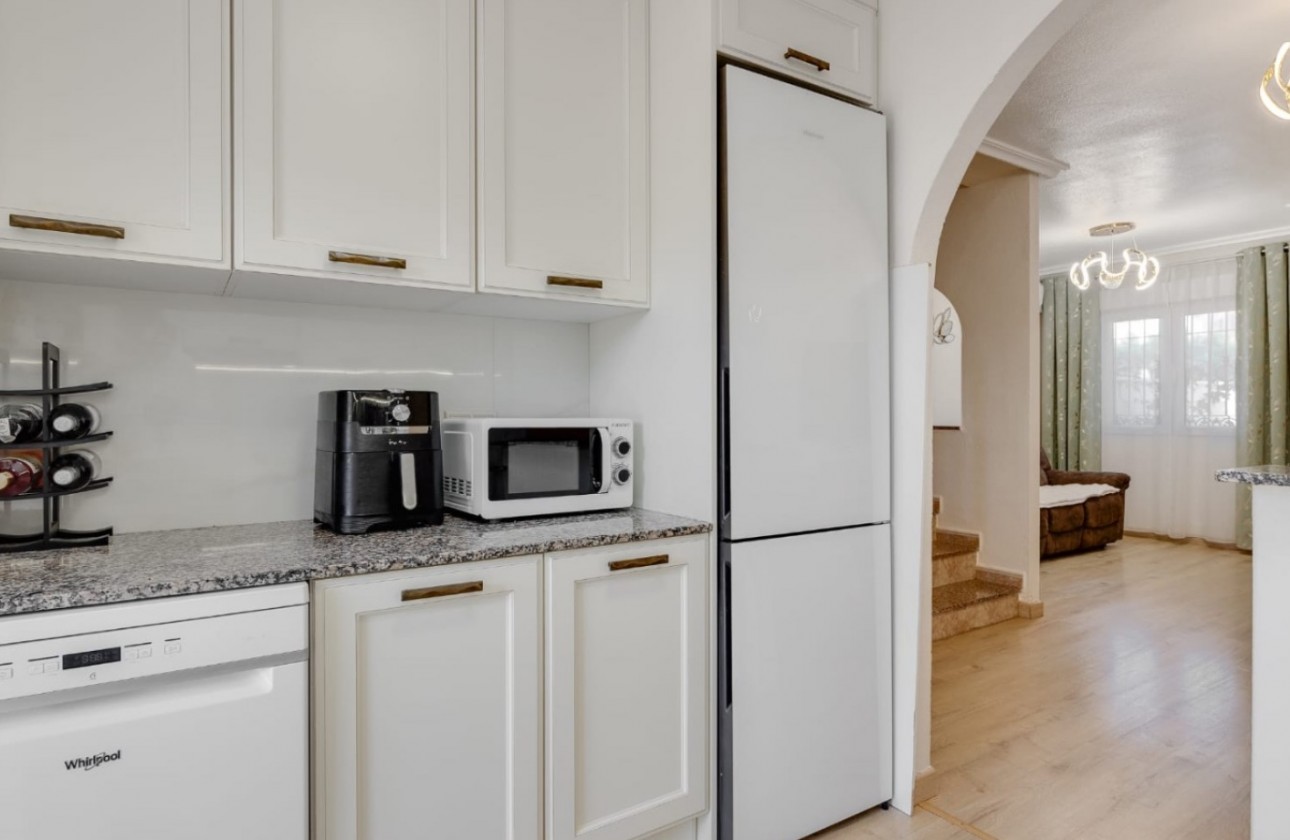 Resale - Villa - Torrevieja