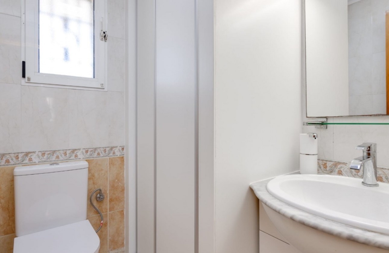 Resale - Villa - Torrevieja