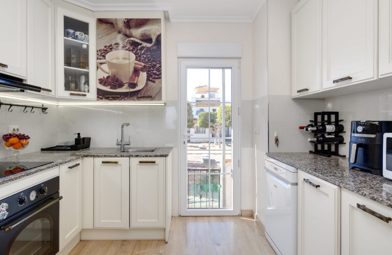 Resale - Villa - Torrevieja