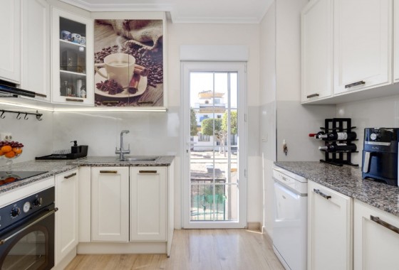 Resale - Villa - Torrevieja