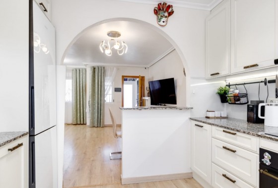 Resale - Villa - Torrevieja