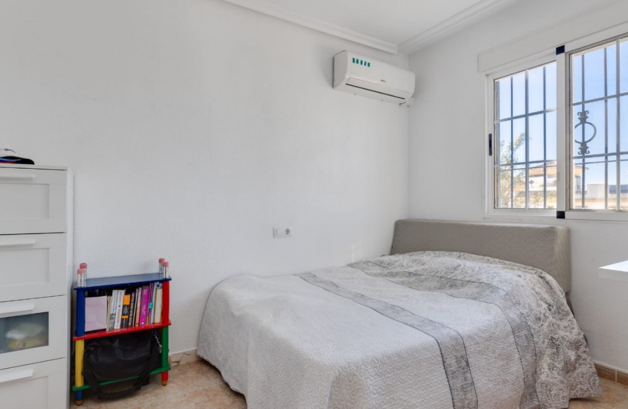 Resale - Villa - Torrevieja