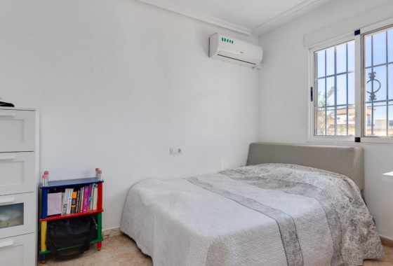 Resale - Villa - Torrevieja