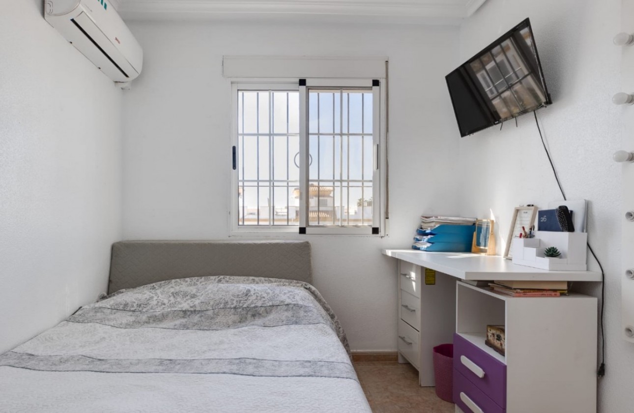 Resale - Villa - Torrevieja