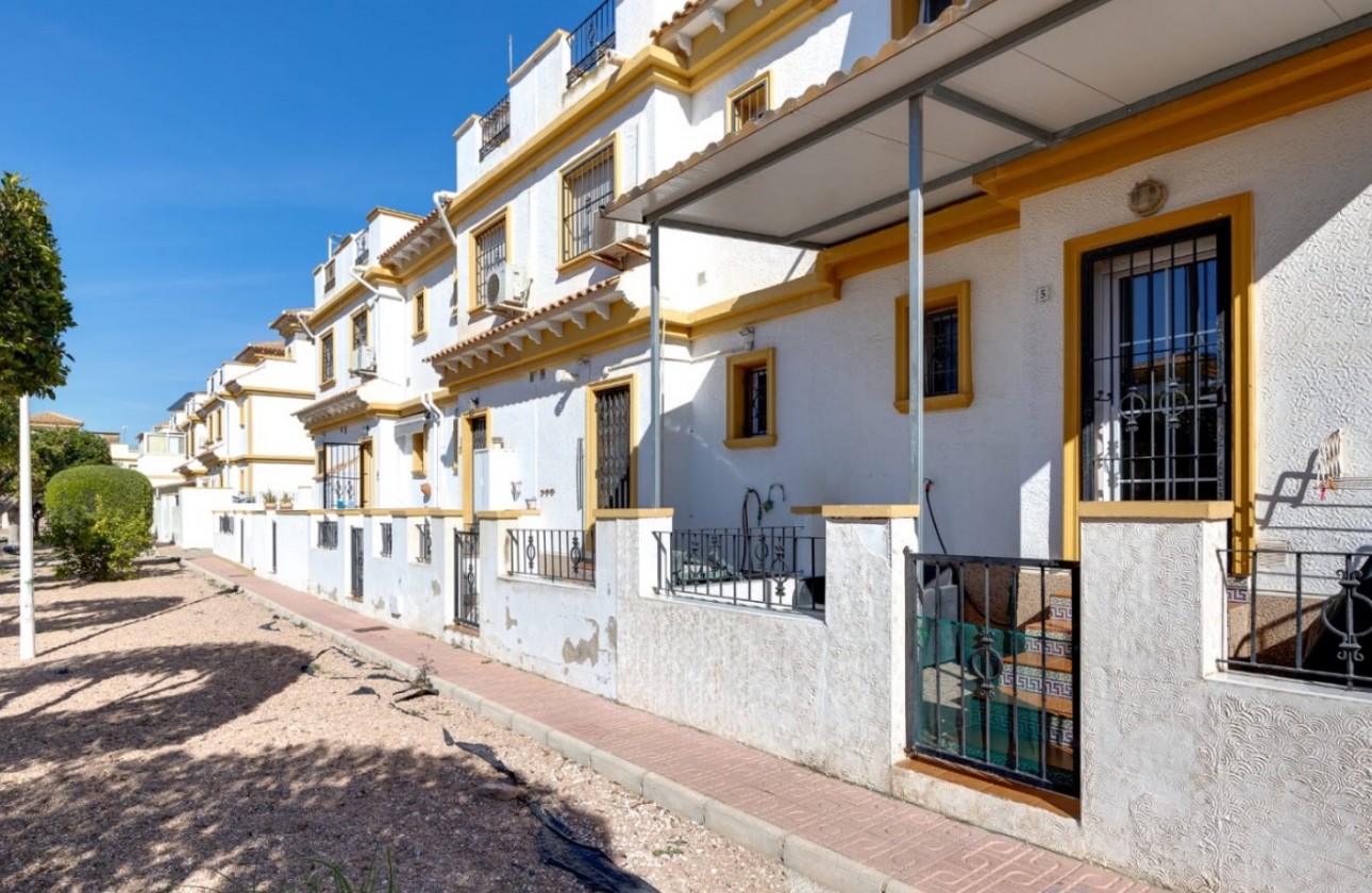 Resale - Villa - Torrevieja
