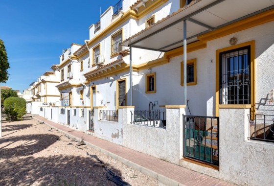 Resale - Villa - Torrevieja