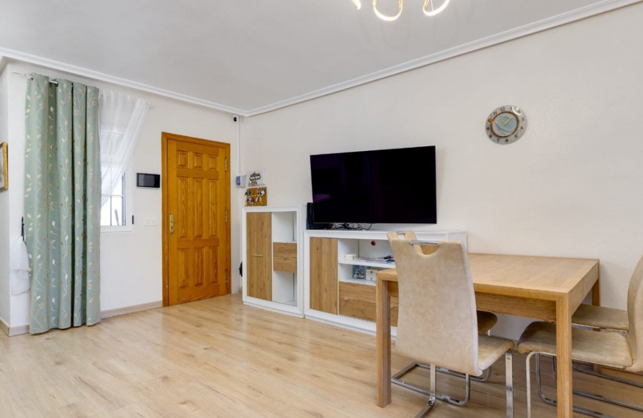 Resale - Villa - Torrevieja