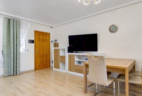 Resale - Villa - Torrevieja