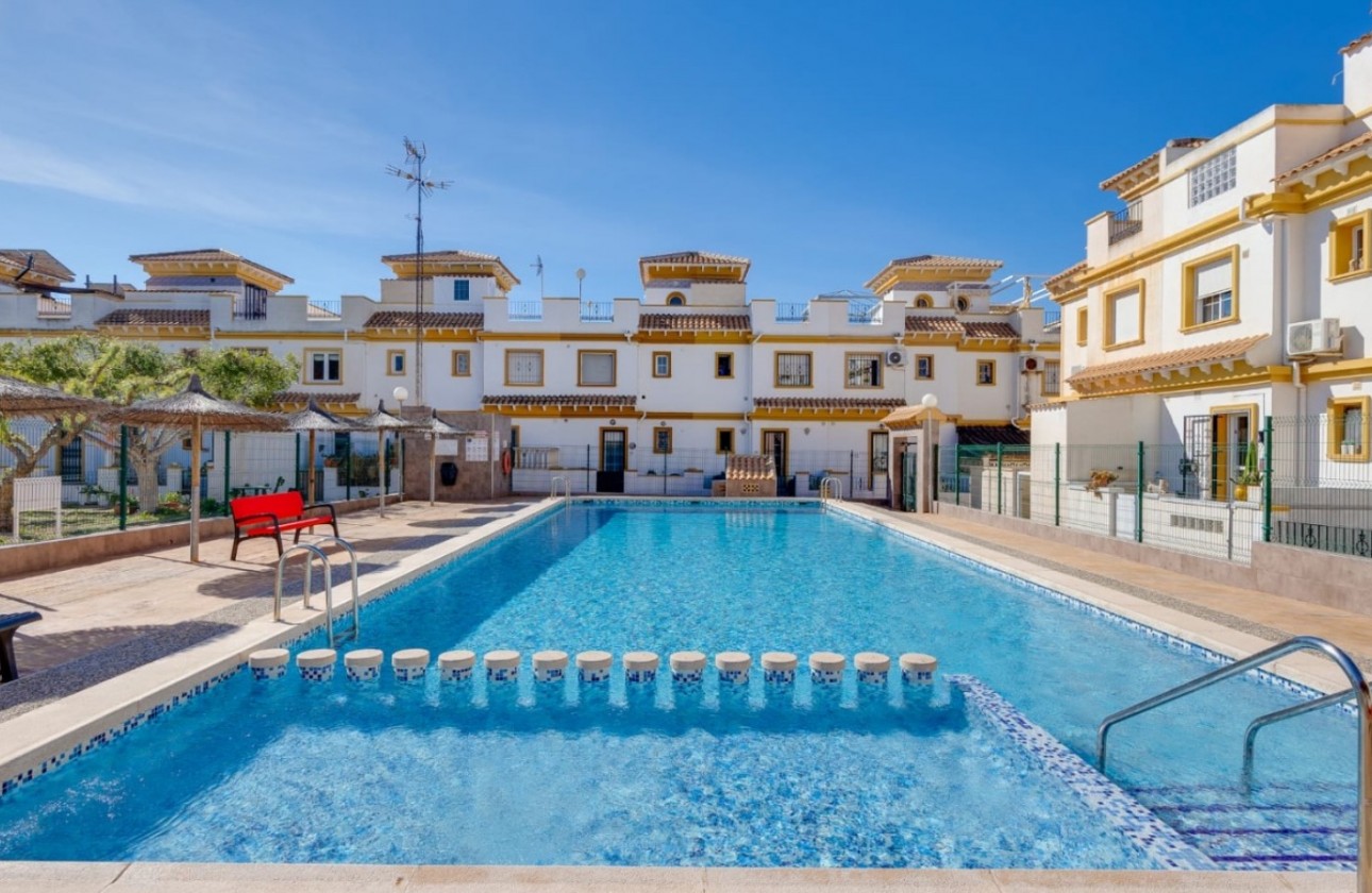 Resale - Villa - Torrevieja