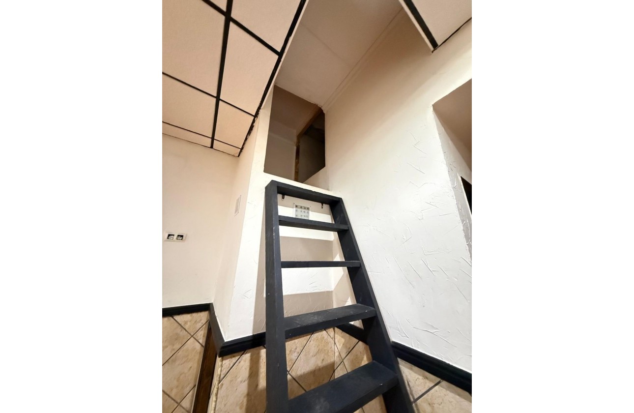 Reventa - Comercial - Torrevieja - Estacion de autobuses