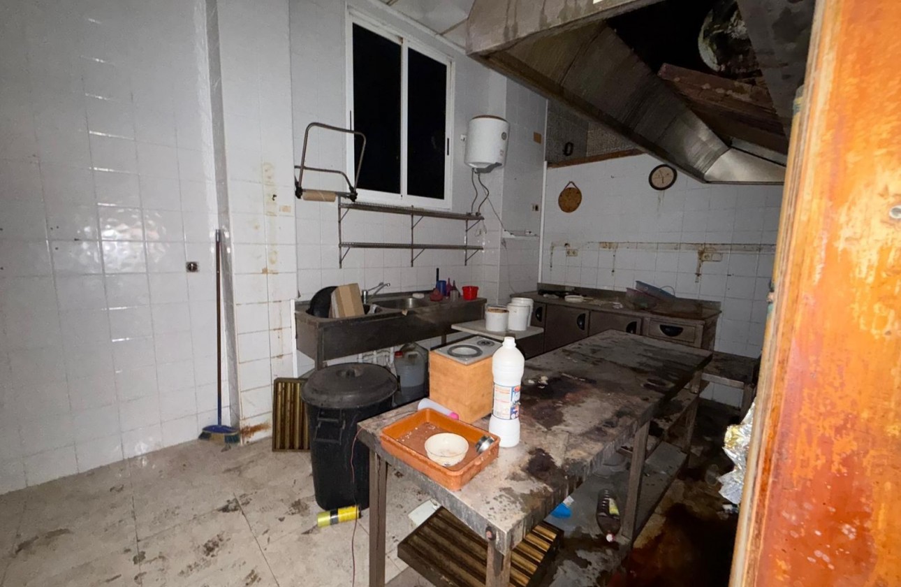 Revente - Commercial - Torrevieja - Playa del cura