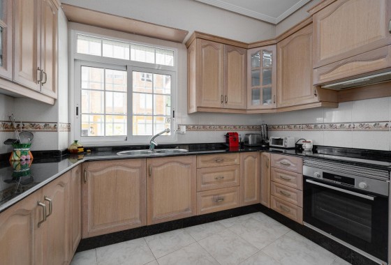 Resale - Apartment / flat - Torrevieja - Playa del Acequión