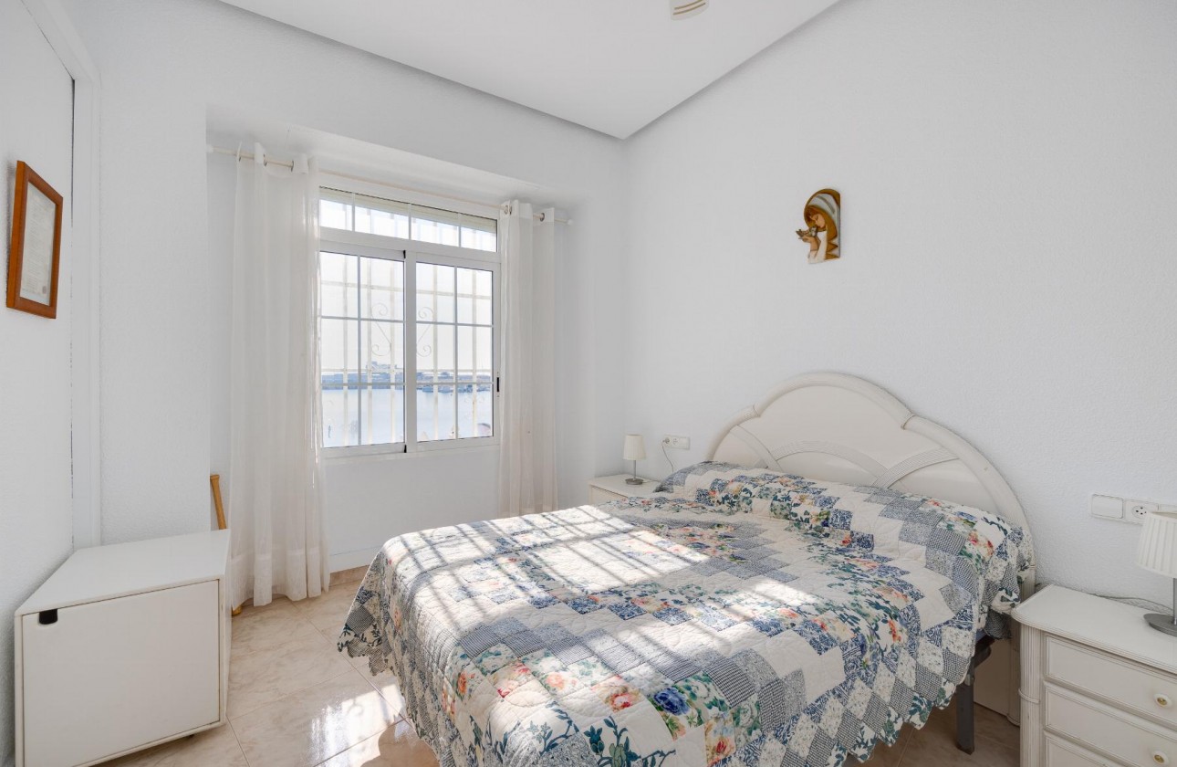Resale - Apartment / flat - Torrevieja - Playa del Acequión