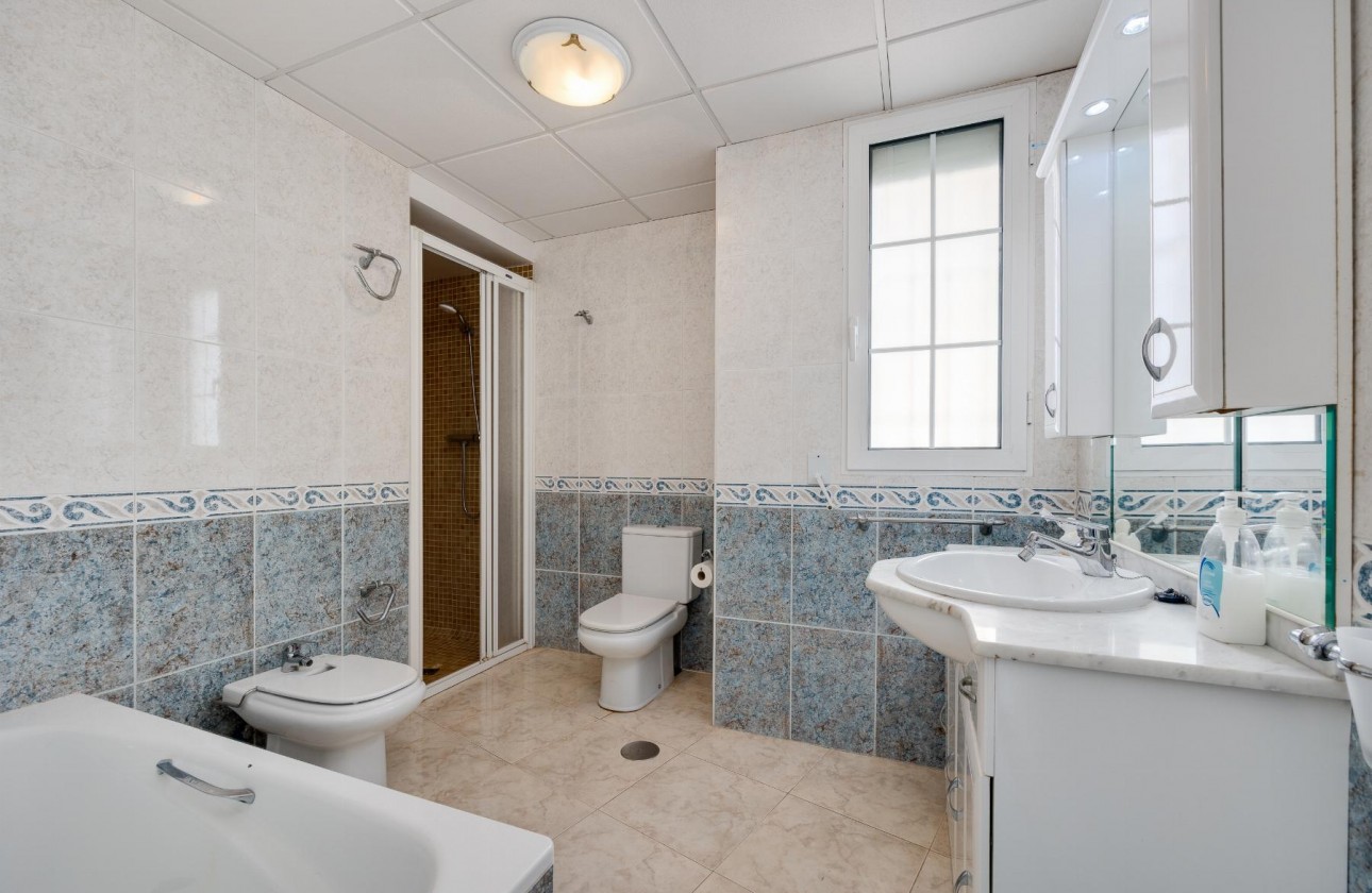 Resale - Apartment / flat - Torrevieja - Playa del Acequión