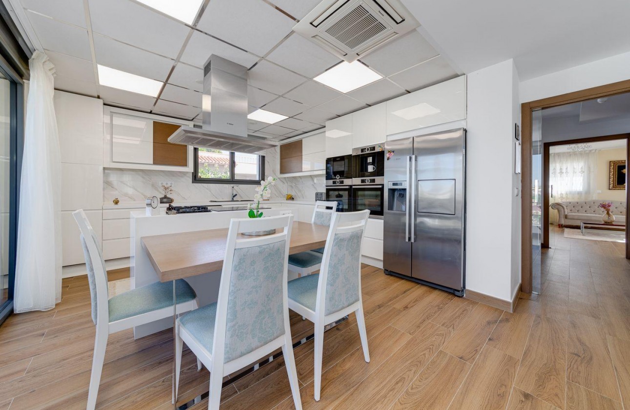 Revente - Villa - Torrevieja - Los balcones