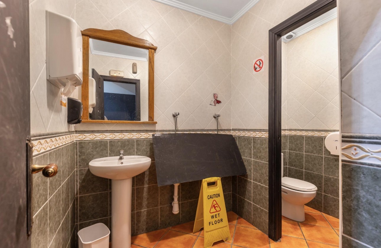 Revente - Commercial - Torrevieja - Estacion de autobuses