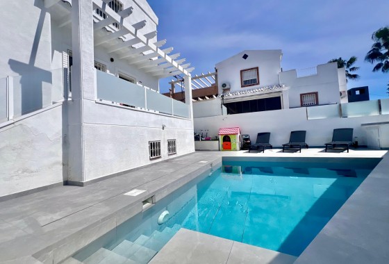 Revente - Villa - San Miguel de Salinas - Las filipinas